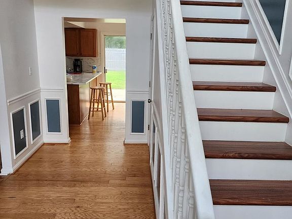 5th image of 107 Matthew Ct