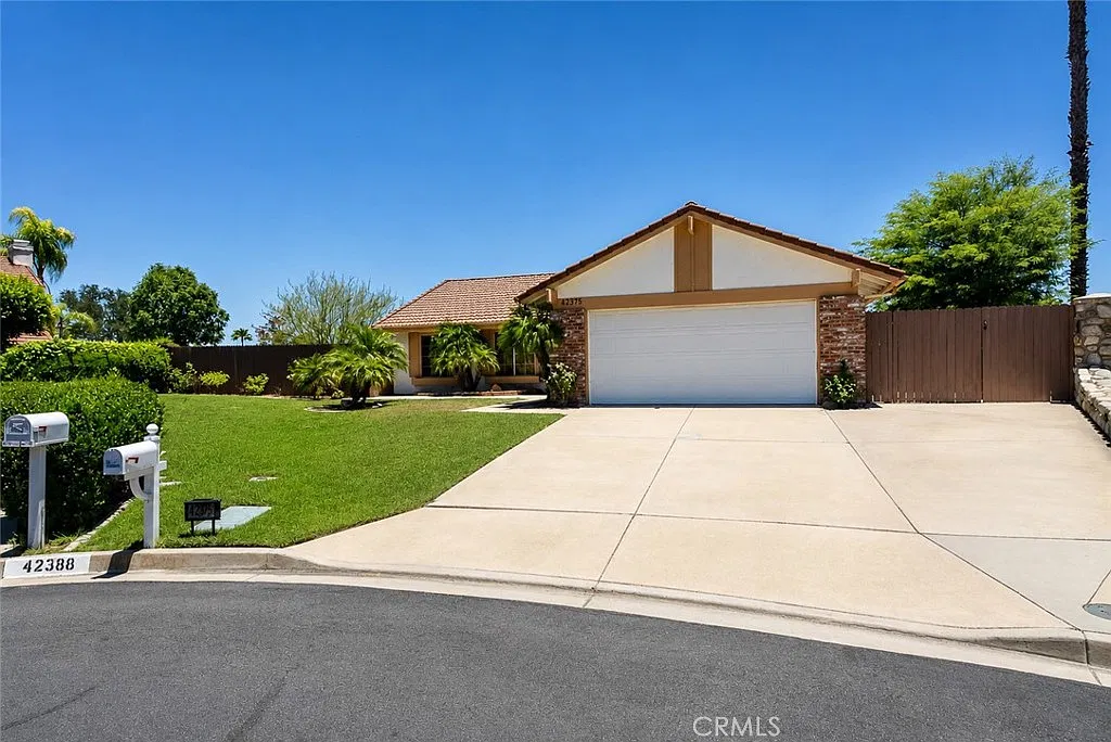 3 bed, 1444 sqft, $3,200 — Photo 1