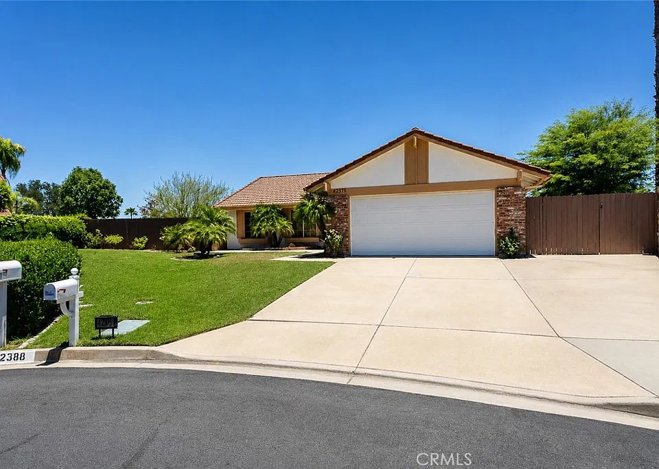 42375 Carino Pl