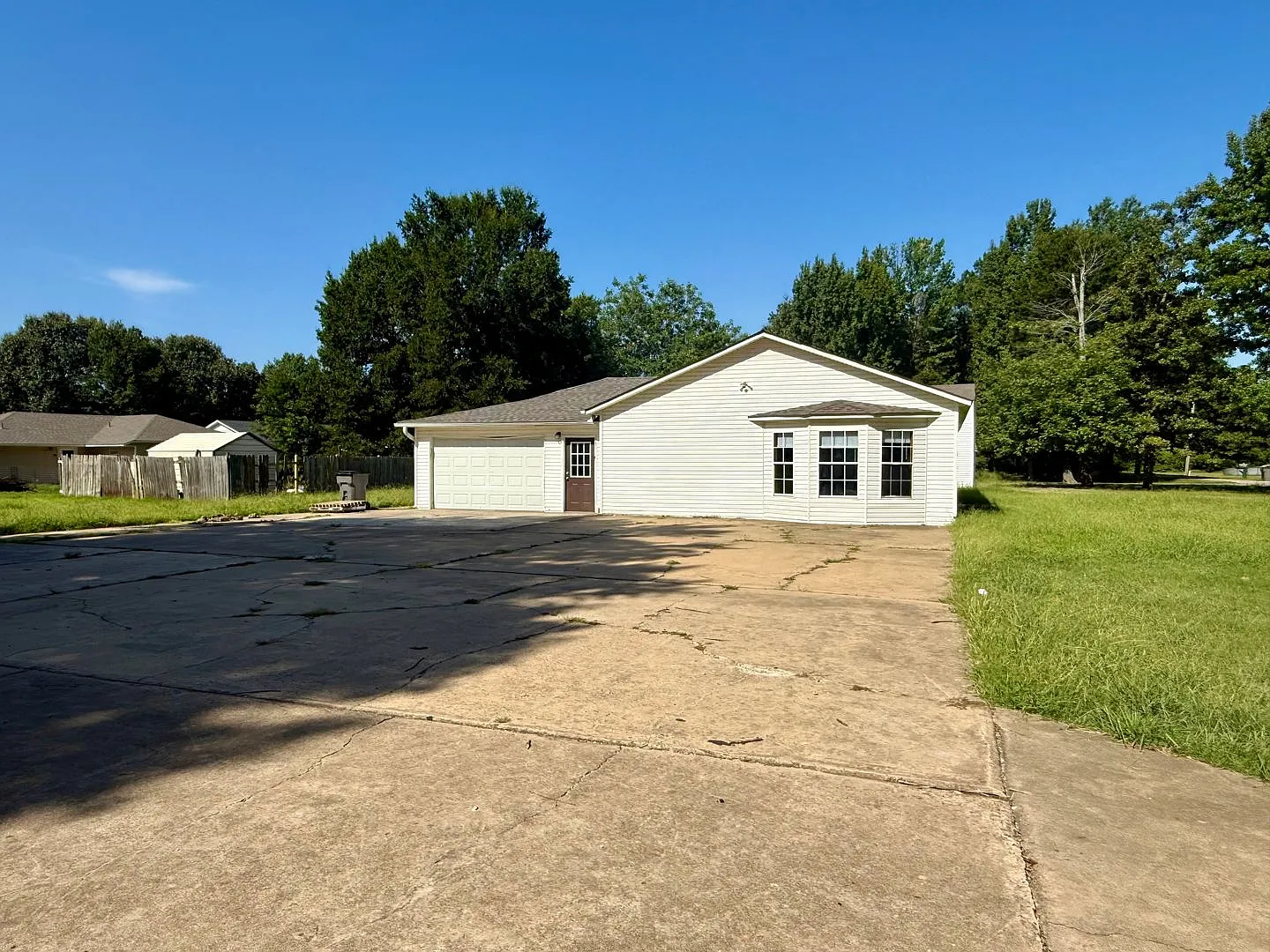 1308 Barton, Paragould **3 Bed House** — Photo 2
