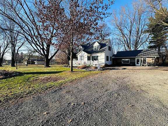 2nd image of 1113 E Division Street
