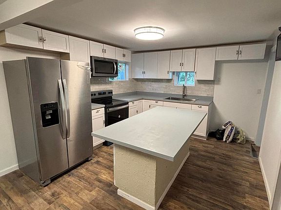 5th image of 301 E Madison St