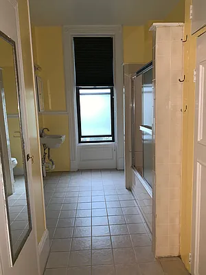 Rented by Chartwell Manhattan Realty | media 8