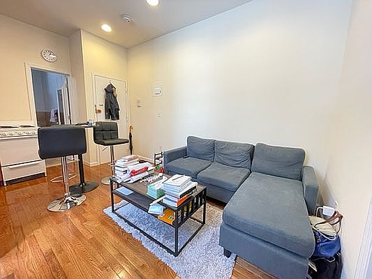 1st image of 306 E 6th St APT 2
