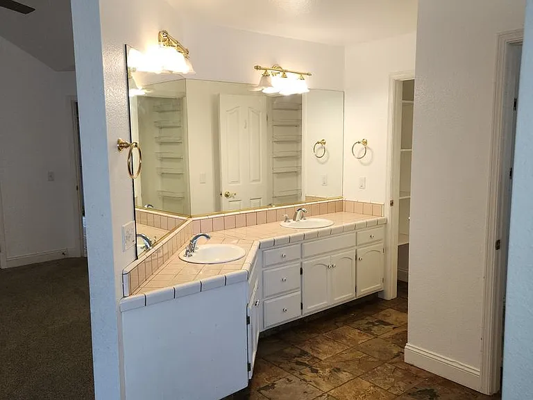 107 Leafy Glade Pl — Photo 12