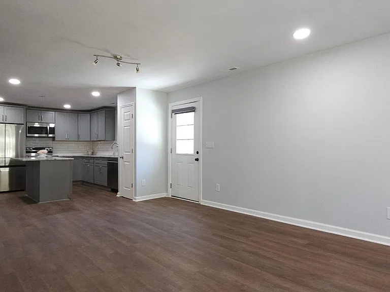 2810 Ashe St — Photo 15