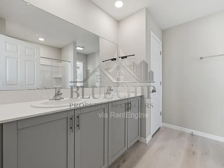 12937 Camarillo Pl — Photo 22