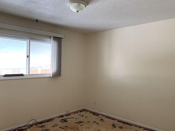 4th image of 739 N 2 W