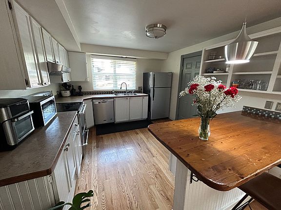 5th image of 715 Parkview Way