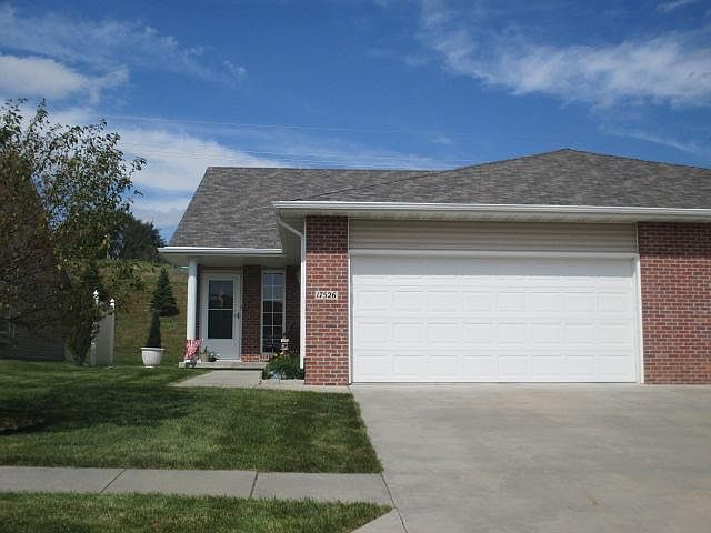 1st image of 17526 Parker Plz
