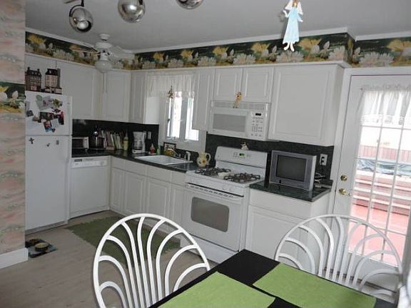 2nd image of 197 Tysens Ln