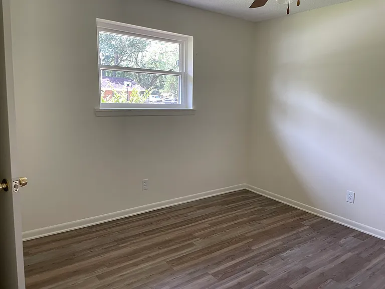 1417 Lafayette Ln — Photo 6