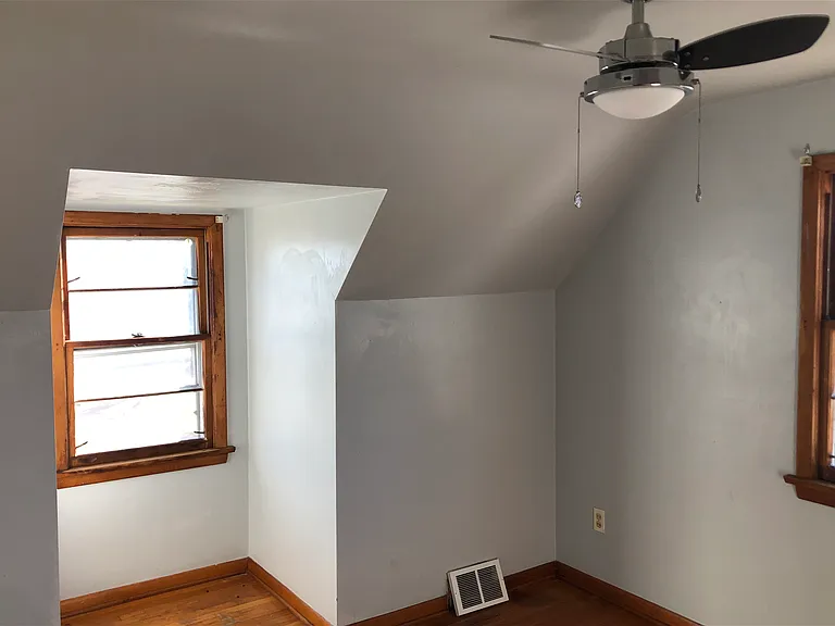 7 E Stewart Ave — Photo 11