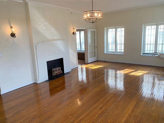 4th image of 620 S Ardmore Ave APT 1