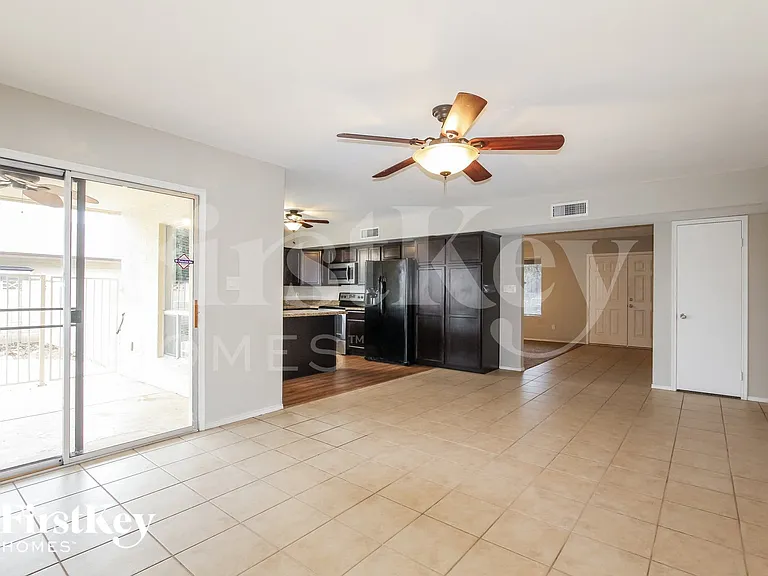 9047 N 48th Ave — Photo 2