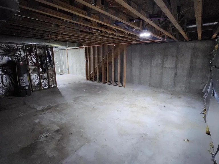 302 Hidden Dr — Photo 29