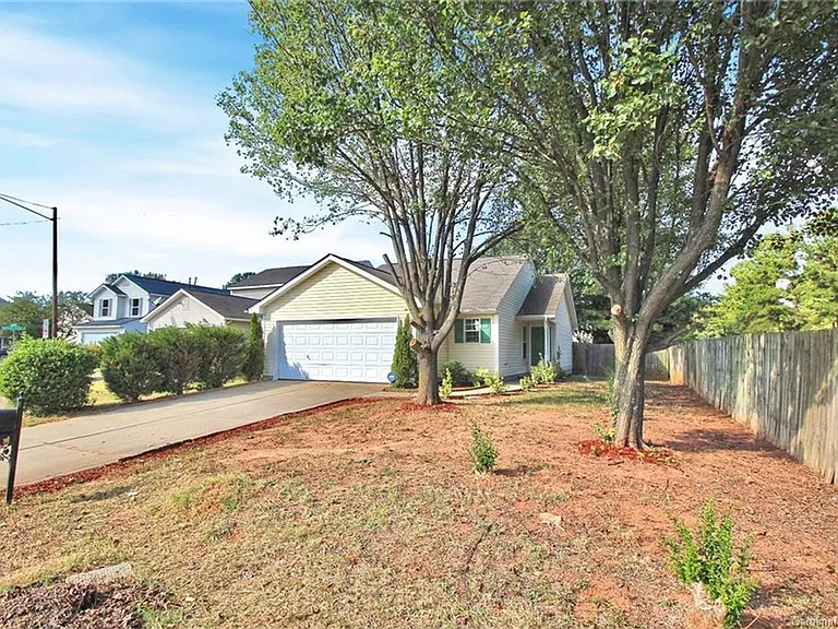204 Tom Hunter Rd — Photo 3