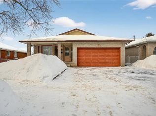 49 Century Hill Dr, Kitchener, ON N2E 2E3