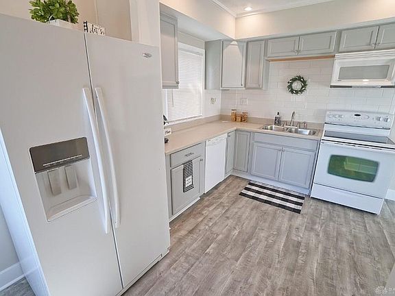 5th image of 2124 Pershing Blvd