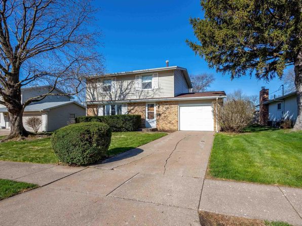 2904 Avalon Dr, Bettendorf, IA 52722
