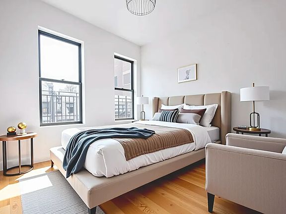 3rd image of 168 Suffolk St APT 4A