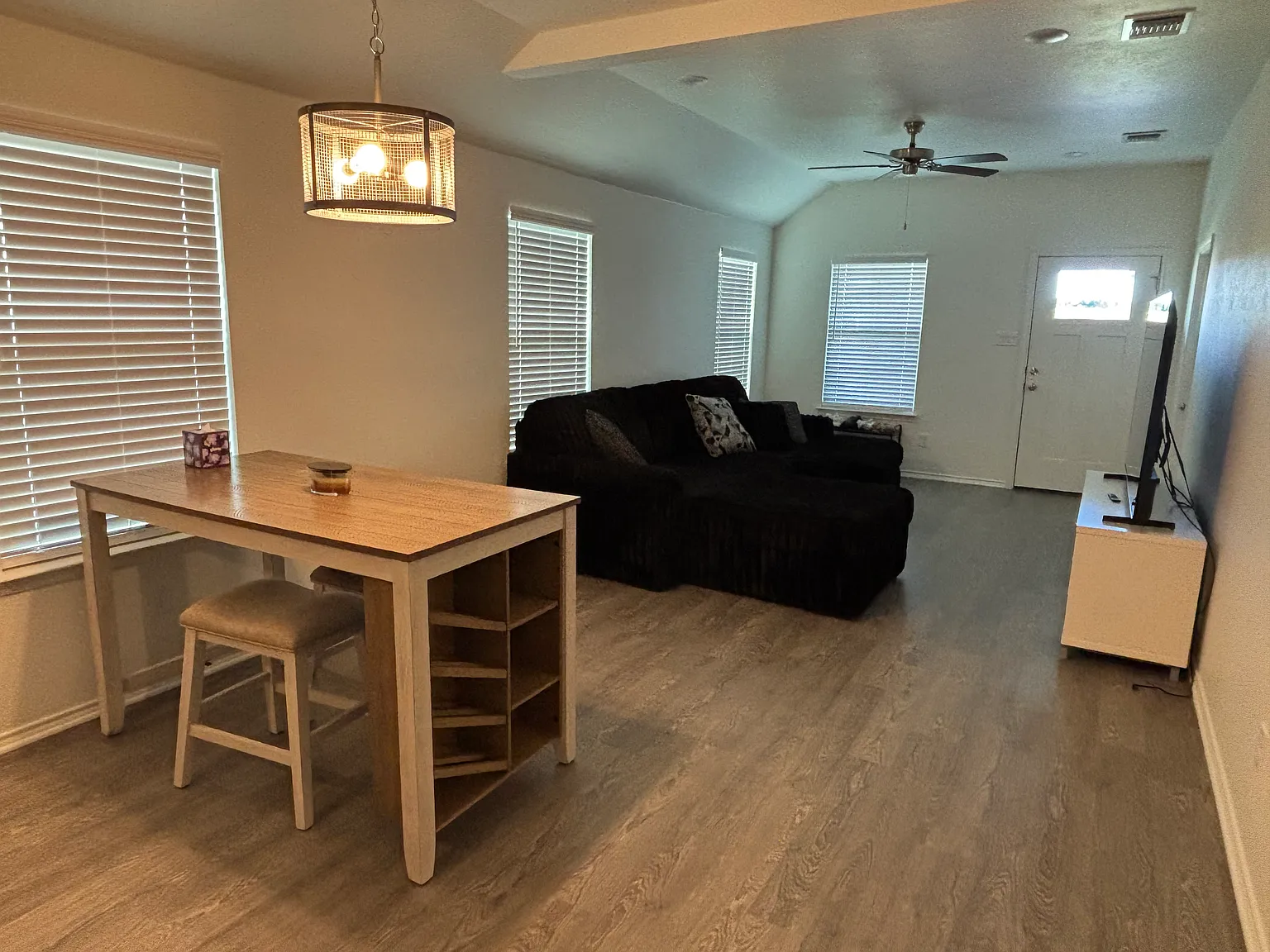 1 bed, 1120 sqft, $700 — Photo 4