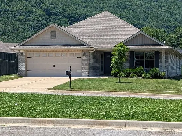 6214 Eagle Point Cir SE, Owens Cross Roads, AL 35763