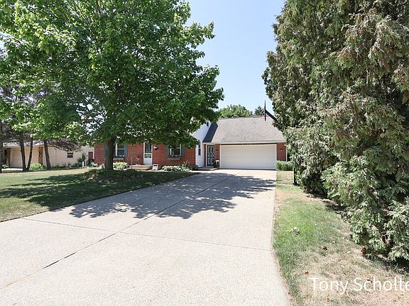 3rd image of 8179 Mellowwood Dr
