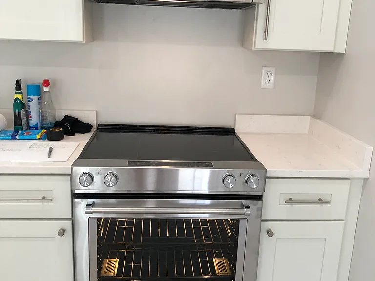 1022 W Government St — Photo 4