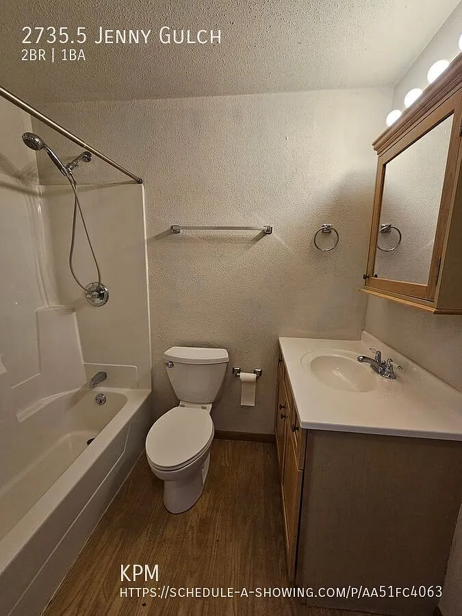 2 Bed | 1 Bath | Lower Duplex Apartment | West — Photo 3