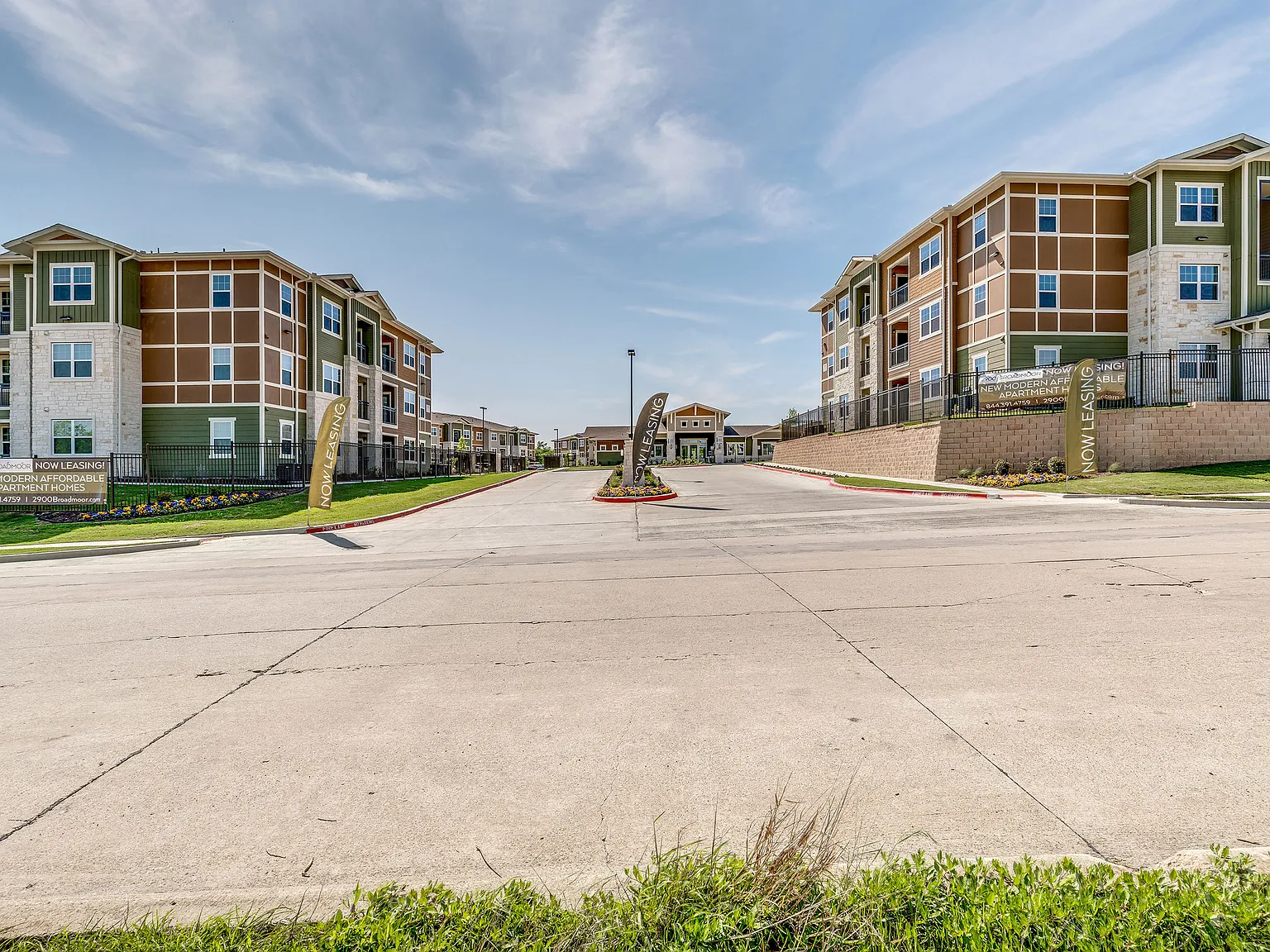 2900 Broadmoor — Photo 3