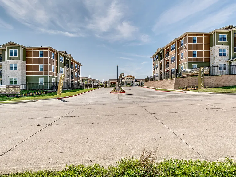 2900 Broadmoor — Photo 3
