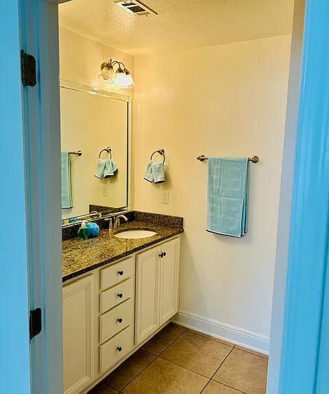 20 E Shady Oaks Ln #D — Photo 14