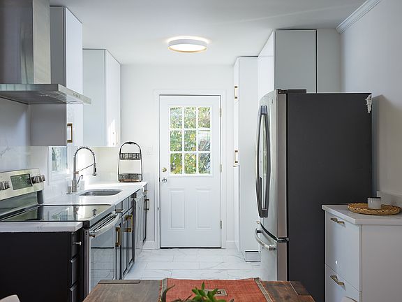 4th image of 9918 Montauk Ave
