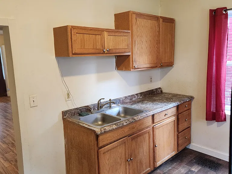 1017 S Duke St — Photo 8