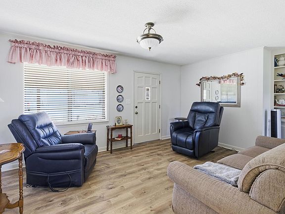 3rd image of 402 Scheufens Rd