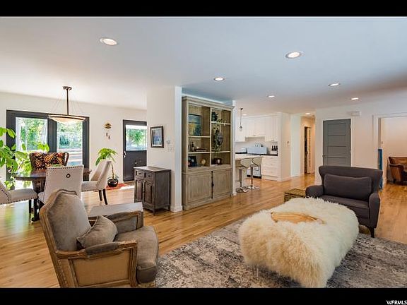 5th image of 2052 E Browning Ave