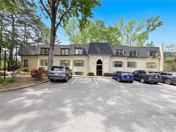 27 Chaumont Sq NW, Atlanta, GA 30327