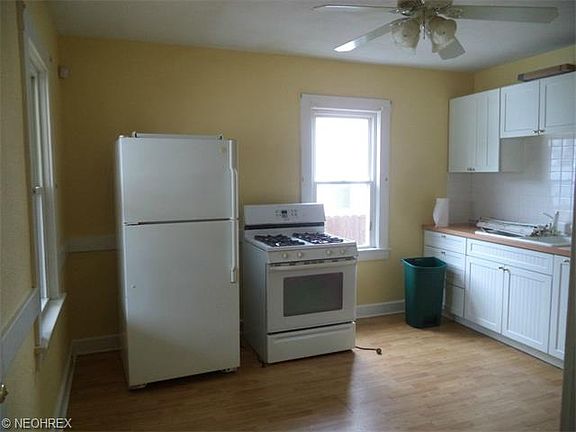 5th image of 440 Elberen St