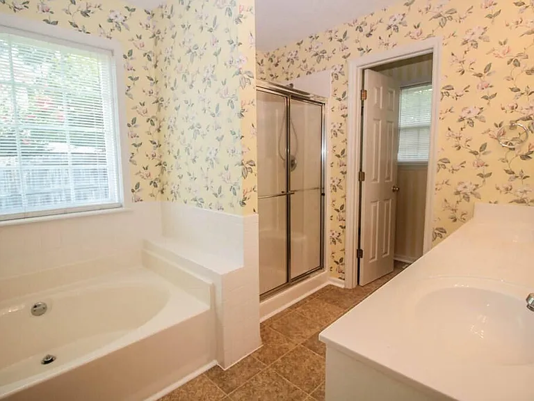 246 Farmington Dr W — Photo 22