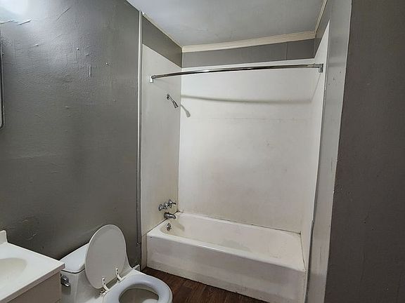5th image of 1742 Vivian St