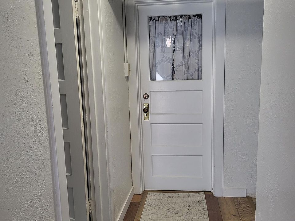1st image of 512 E Lewis St #1/2