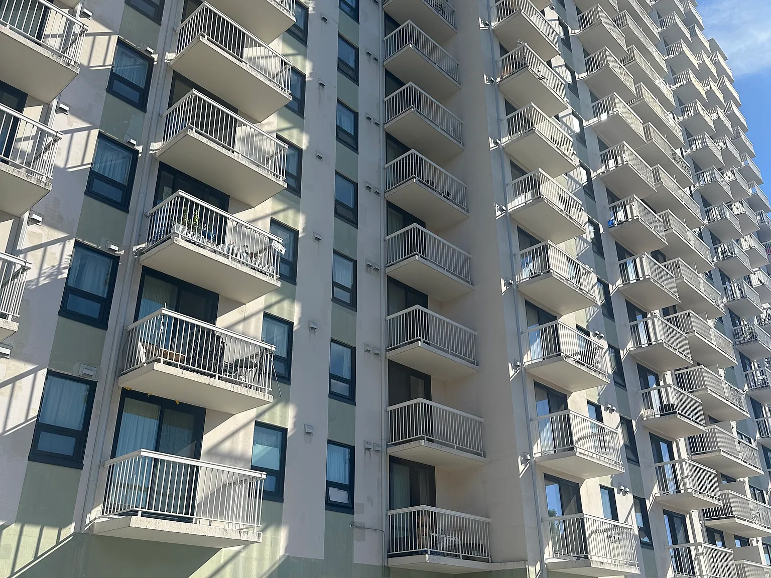 View Towers - 1147 Quadra St — Photo 3