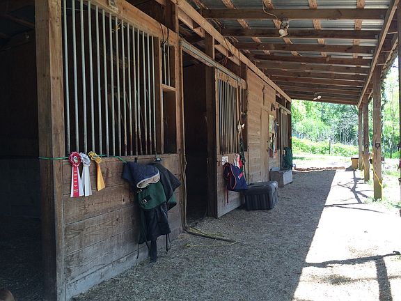 10 stalls with tack room 