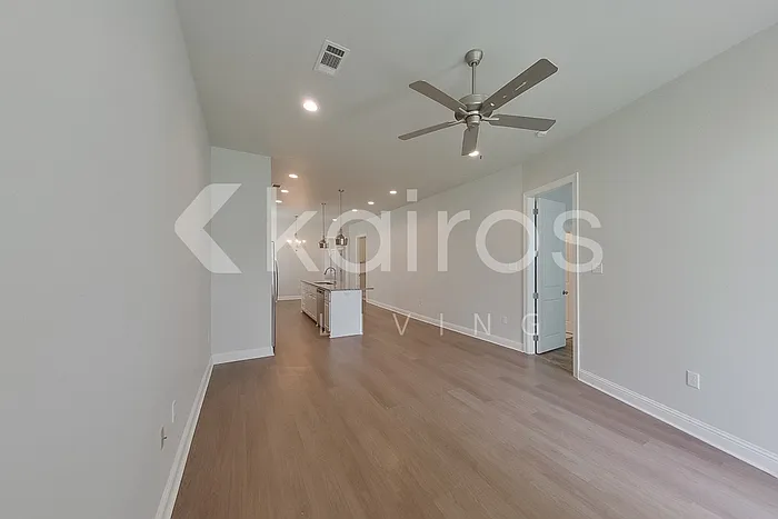 4816 W Dacha Ln — Photo 2