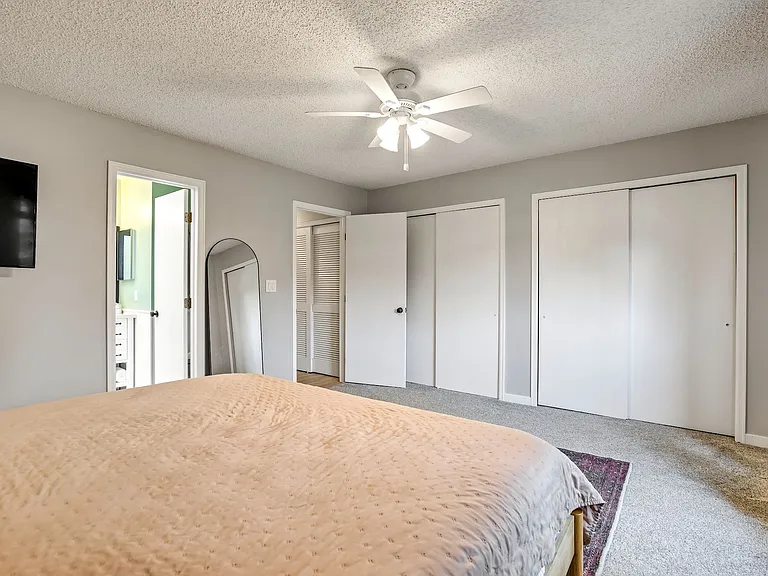 424 W Rockrimmon Blvd — Photo 19