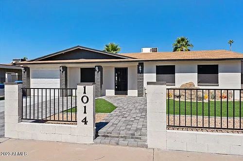 1014 W Angela Dr Photo 1