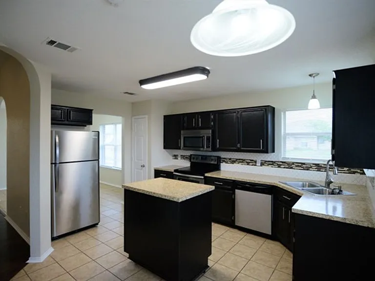 2909 Maria Dr — Photo 8