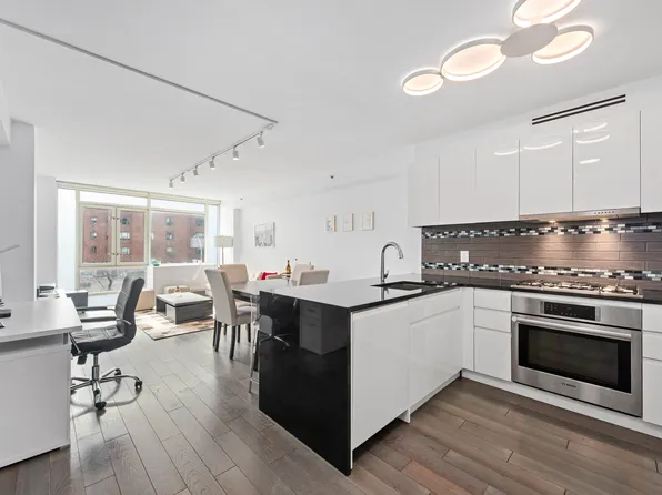 385 1st Avenue image 1 of 7