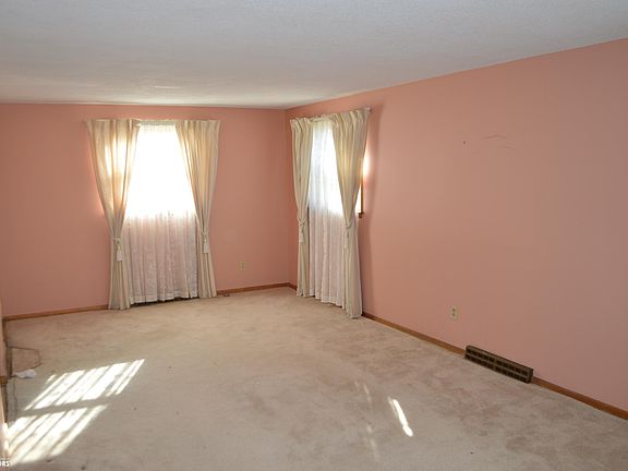 2nd image of 79 Sunny Cir